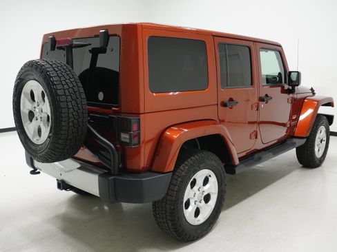 Used 2014 Jeep Wrangler Unlimited Sahara w/ Max Tow Package image 4