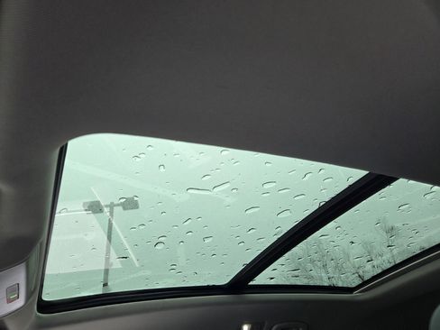 Used 2021 Volkswagen Atlas SEL Premium image 17