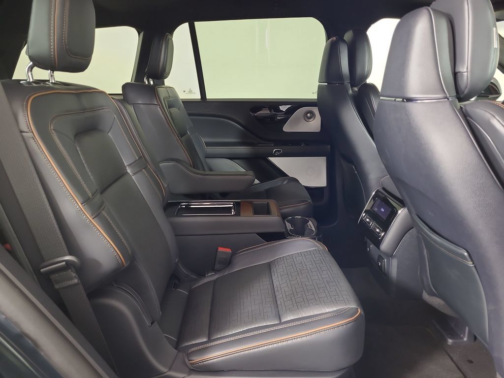 Used 2025 Lincoln Aviator Black Label AWD/4WD image 23