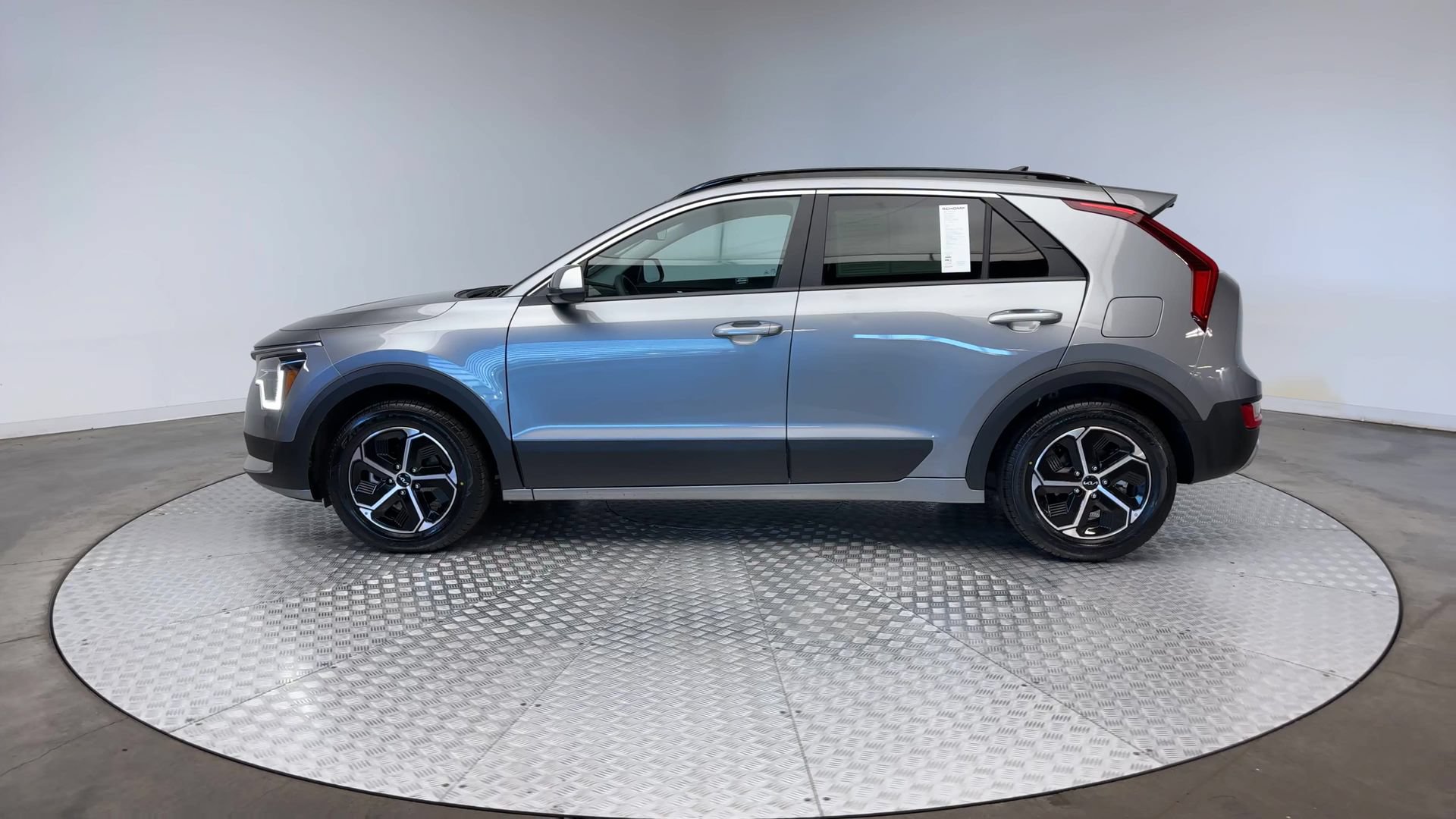 Used 2024 Kia Niro LX FWD image 5