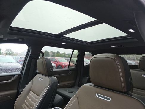 New 2026 GMC Acadia Denali Ultimate w/ LPO, Floor Liner Package AWD/4WD image 4