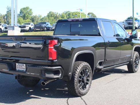 Used 2025 Chevrolet Silverado 2500 High Country w/ High Country Premium Package AWD/4WD image 7