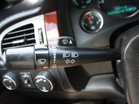 Used 2013 Chevrolet Avalanche LTZ AWD/4WD image 36