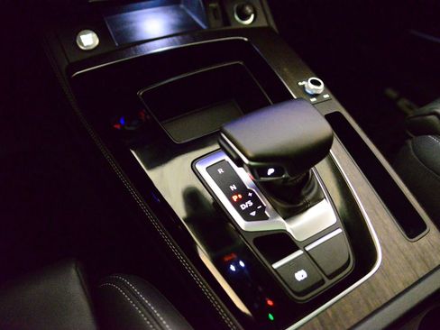 Certified 2025 Audi Q5 e Premium Plus w/ Premium Plus Package image 13