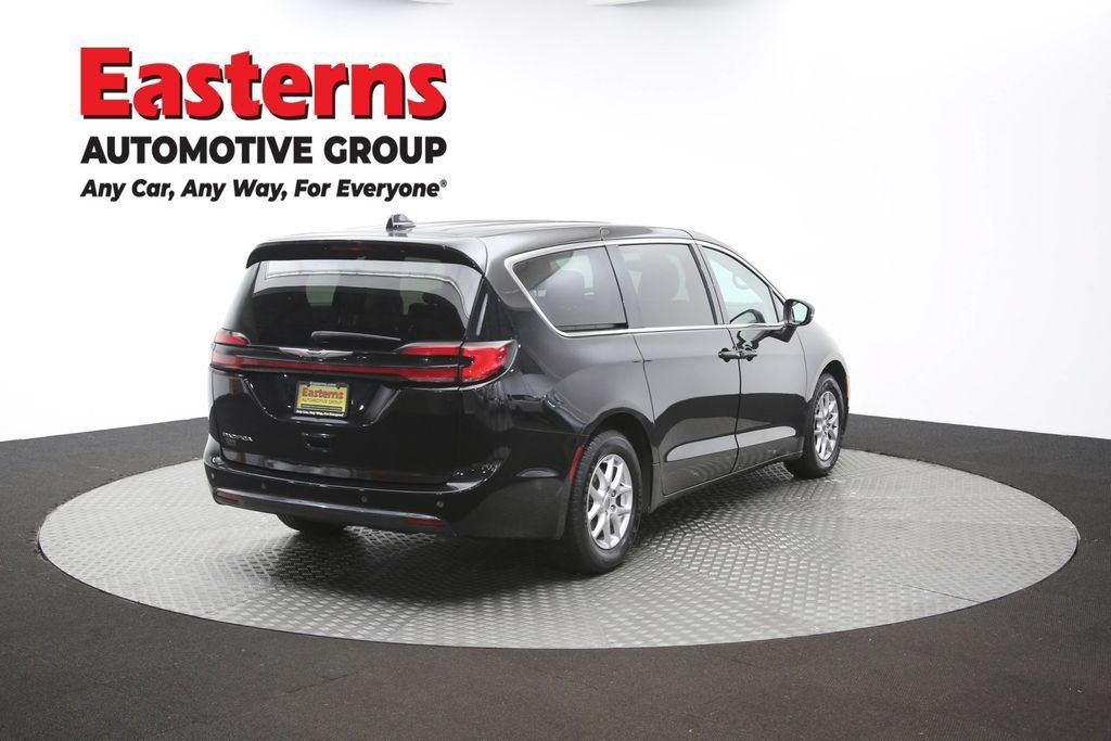 Used 2023 Chrysler Pacifica Touring-L FWD image 44