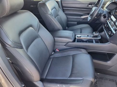 Used 2025 Nissan Pathfinder SL image 10