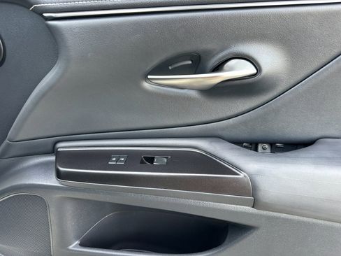 Used 2019 Lexus ES 300h w/ Accessory Package 2 image 18