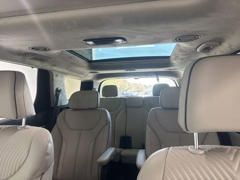 Used 2023 Hyundai Palisade Calligraphy image 16