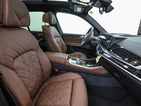 New 2026 BMW X5 M60i w/ Climate Comfort Package image 32
