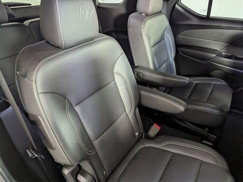 Used 2022 Chevrolet Traverse LT image 34