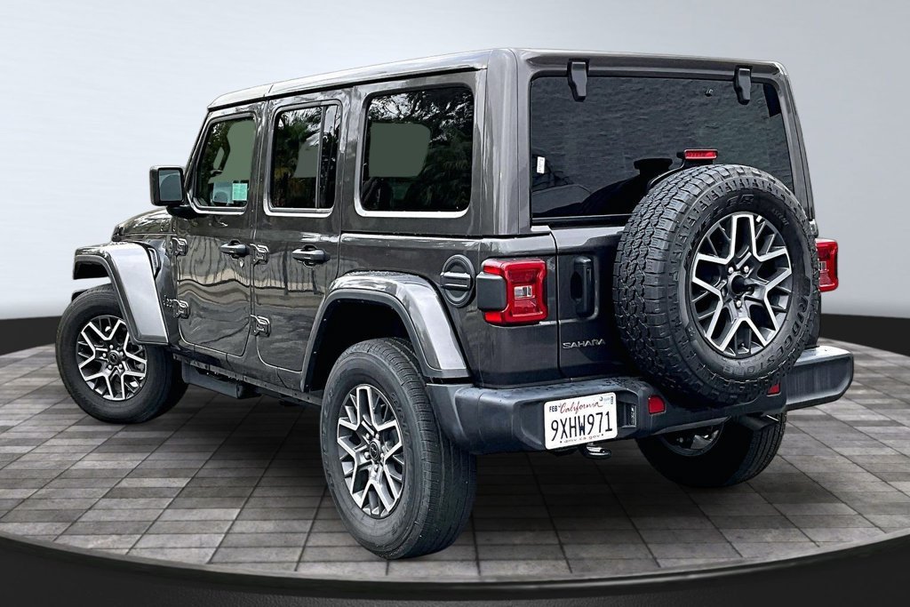 Used 2026 Jeep Wrangler Unlimited Sahara AWD/4WD image 21