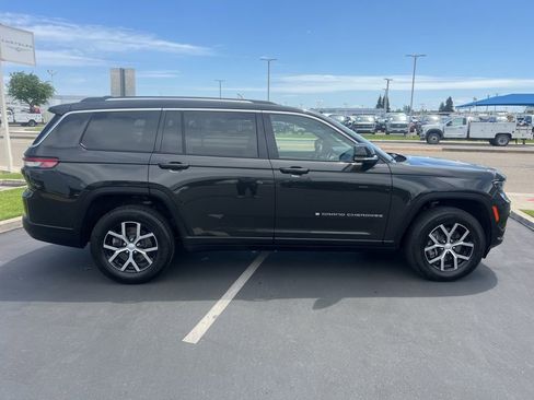 Used 2023 Jeep Grand Cherokee L Limited w/ Luxury Tech Group II AWD/4WD image 16