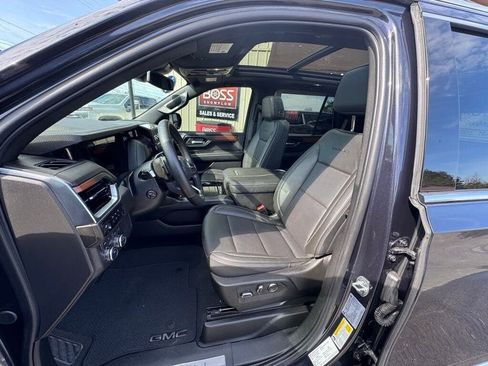 Used 2025 GMC Yukon Denali w/ Sun & Power Step Package AWD/4WD image 3