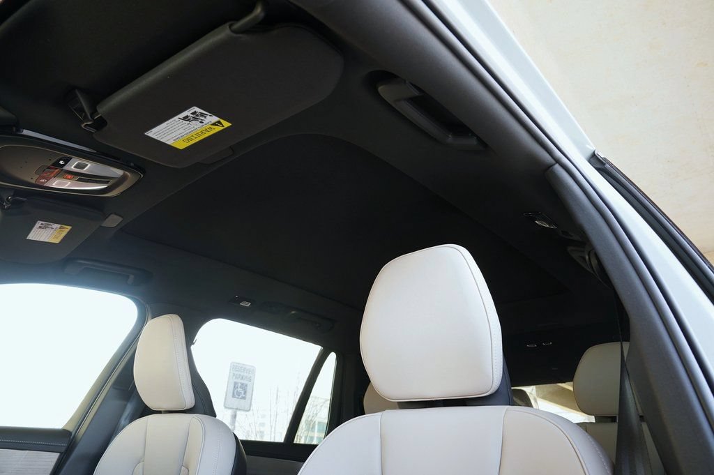 Used 2026 Volvo XC90 T8 Plus w/ Protection Package Premier AWD/4WD image 10