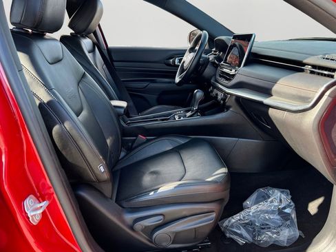 Used 2022 Jeep Compass Limited image 8