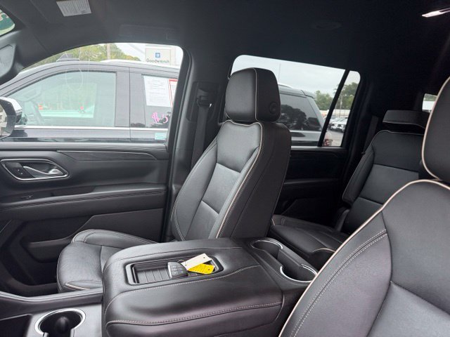 Used 2022 GMC Yukon XL SLT w/ SLT Luxury Package AWD/4WD image 17
