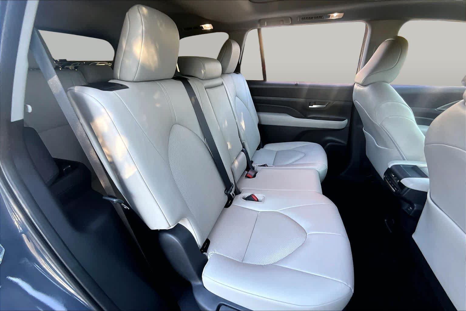 Used 2025 Toyota Grand Highlander AWD Hybrid image 21