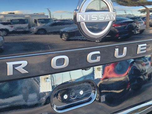 Used 2024 Nissan Rogue S FWD image 11