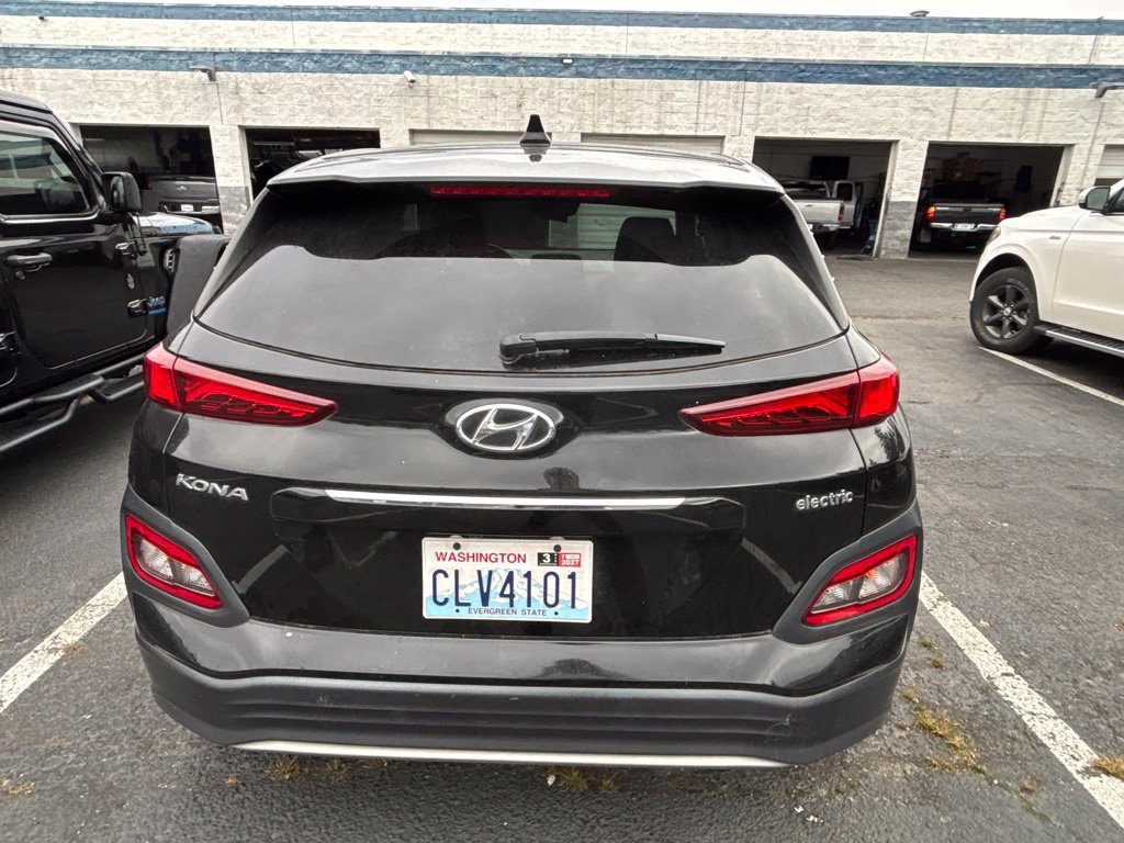Certified 2021 Hyundai Kona Limited w/ Cargo Package FWD image 5