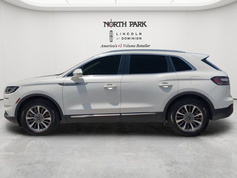 Used 2022 Lincoln Nautilus FWD w/ Premium Package image 6