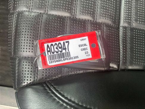 Used 2023 Cadillac Escalade Sport Platinum w/ LPO, ONYX Package image 32