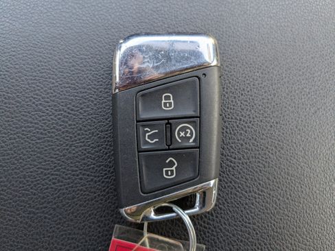 Used 2021 Volkswagen Atlas Cross Sport SE image 31