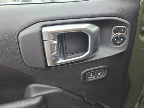 Used 2024 Jeep Wrangler Sport S image 21