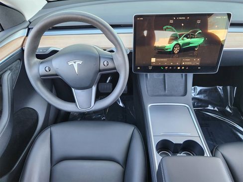 Used 2023 Tesla Model Y Long Range image 27