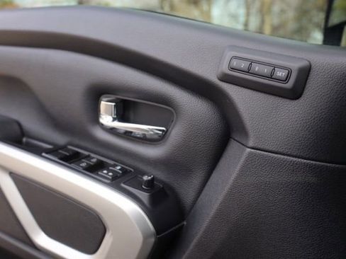 Used 2018 Nissan Titan PRO-4X w/ Pro-4x Convenience Package image 23