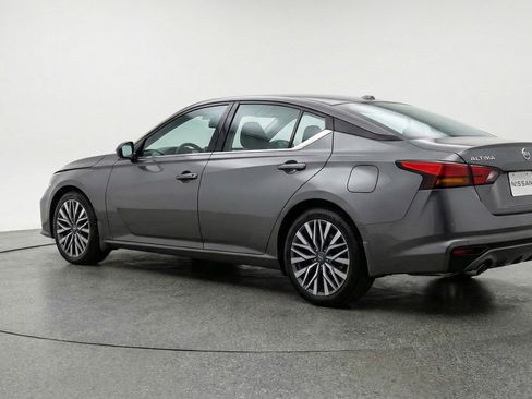 Used 2025 Nissan Altima 2.5 SV image 6