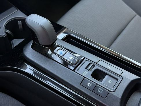 Used 2025 Toyota Prius LE FWD image 22