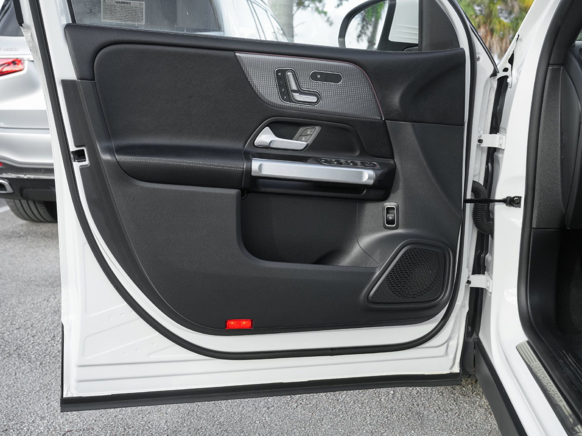Used 2022 Mercedes-Benz GLB 250 image 32