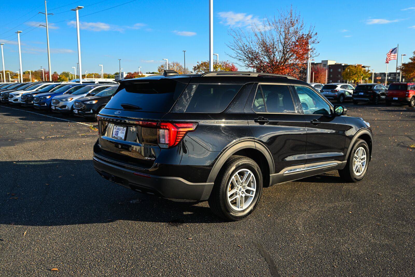 Used 2025 Ford Explorer Active AWD/4WD image 5