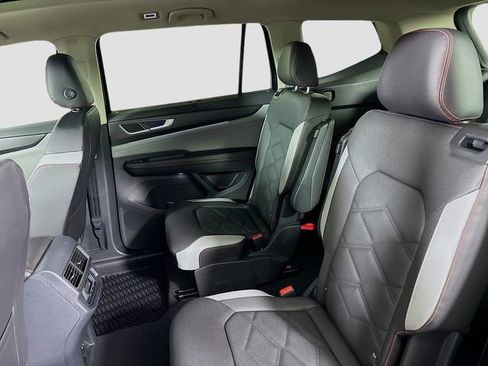 New 2026 Volkswagen Atlas Peak Edition image 24