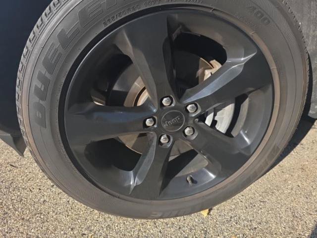Used 2023 Jeep Grand Cherokee L Laredo AWD/4WD image 9