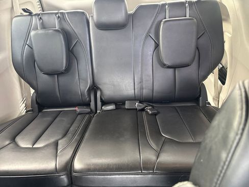 Used 2023 Chrysler Pacifica Touring-L FWD image 30