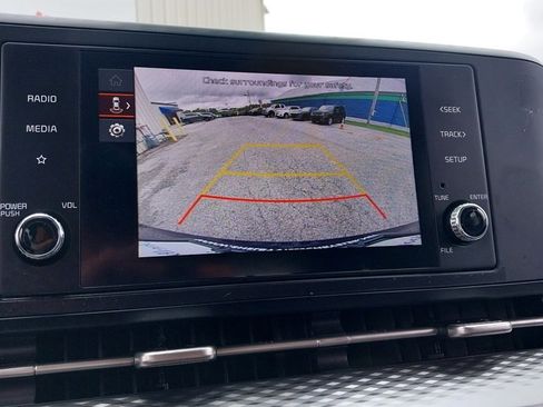 Used 2024 Kia Carnival LX image 26