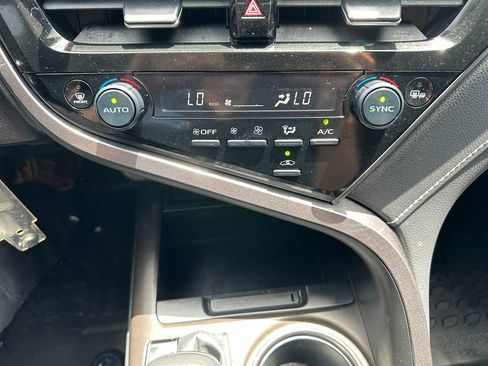 Used 2024 Toyota Camry SE AWD/4WD image 17