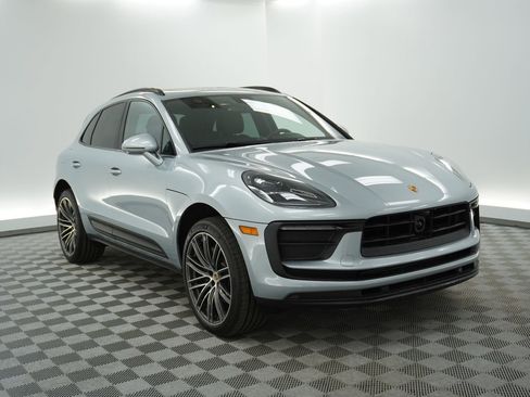 Certified 2026 Porsche Macan image 8