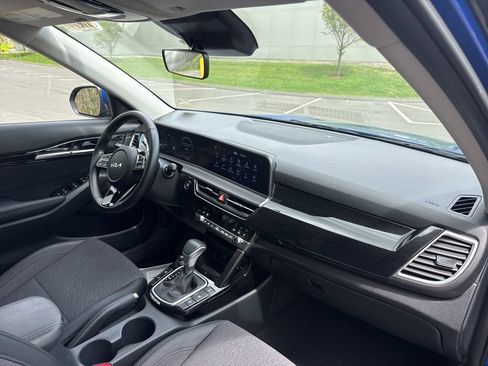 Certified 2025 Kia Seltos X-Line AWD/4WD image 8
