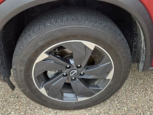 Used 2024 Nissan Rogue SV image 42