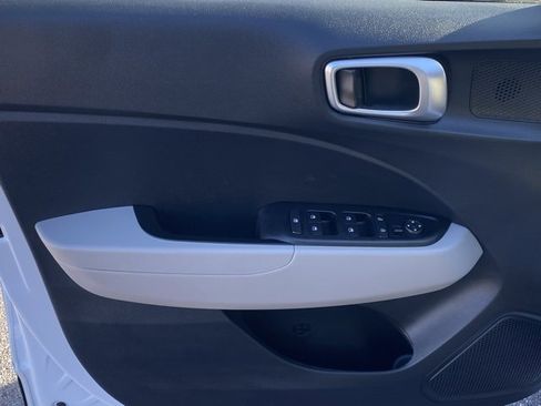 Used 2023 Hyundai Venue SEL image 12