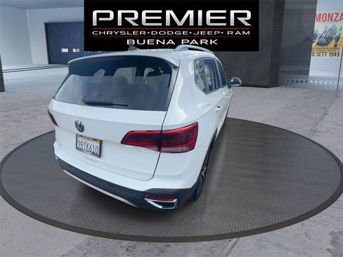 Used 2022 Volkswagen Taos SE image 7