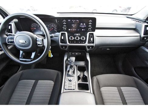 Used 2021 Kia Sorento LX FWD image 10