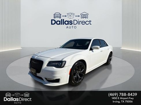 Used 2022 Chrysler 300 Touring L image 1