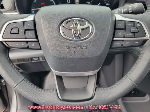 Used 2025 Toyota Sienna XLE w/ XLE Plus Package AWD/4WD image 21