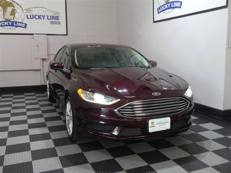 Used 2018 Ford Fusion SE w/ Fusion SE Technology Package FWD image 5