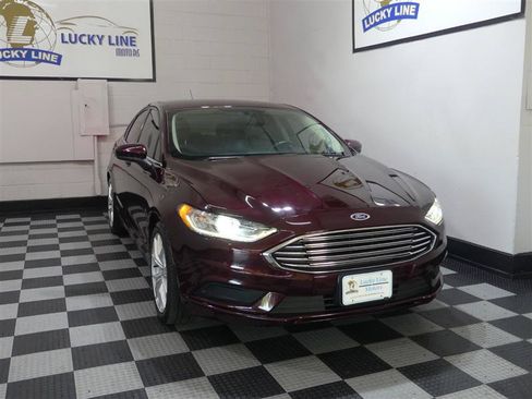 Used 2018 Ford Fusion SE w/ Fusion SE Technology Package FWD image 5