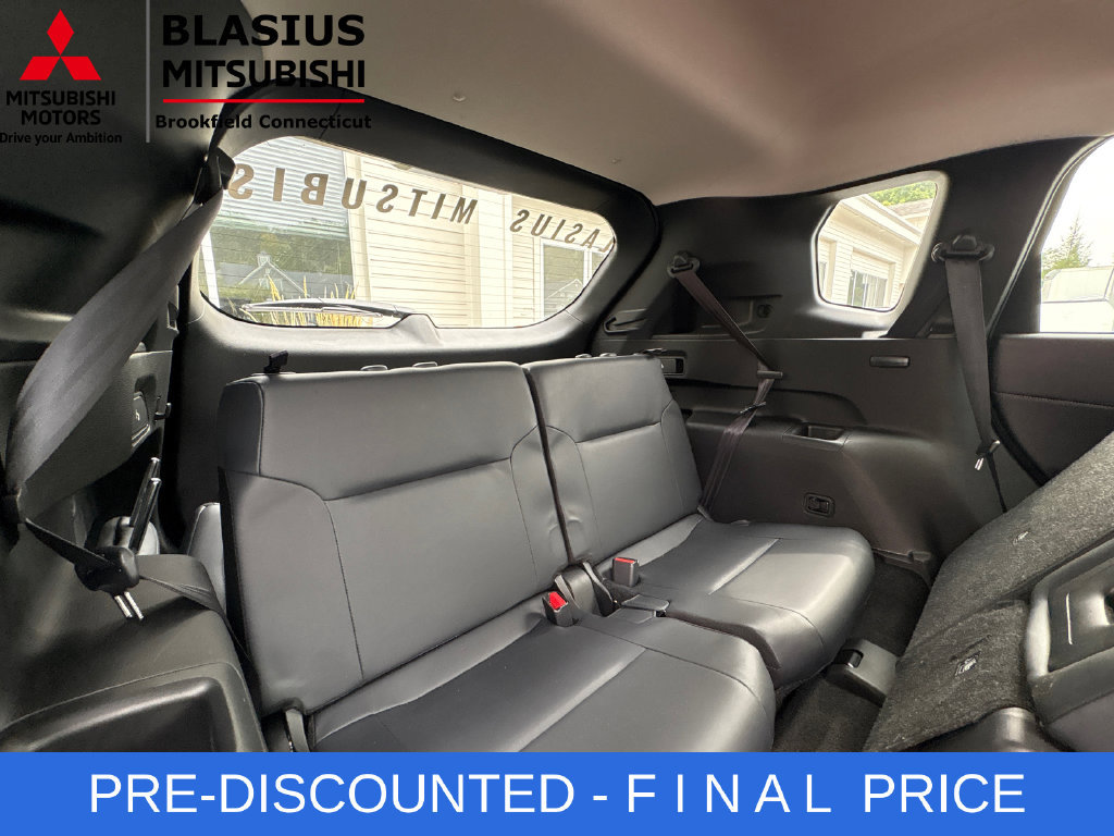 Used 2025 Mitsubishi Outlander AWD image 46