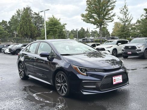 Used 2022 Toyota Corolla SE w/ SE Premium Package FWD image 3